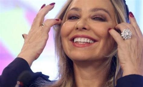 ornella muti nuda|Ornella Muti imbarazzante, tutta nuda: lo scatto bollente fa il giro ...